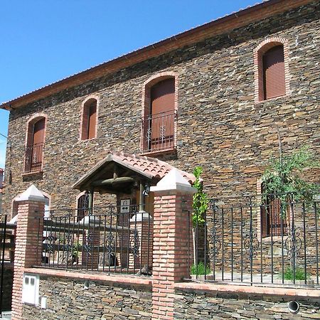 Torrejón el Rubio Casa Rural Pena Falcon מראה חיצוני תמונה