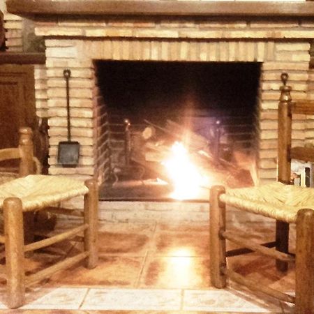 Torrejón el Rubio Casa Rural Pena Falcon מראה חיצוני תמונה