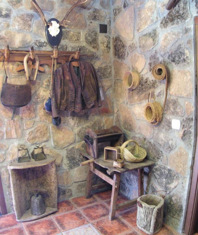 Torrejón el Rubio Casa Rural Pena Falcon מראה חיצוני תמונה