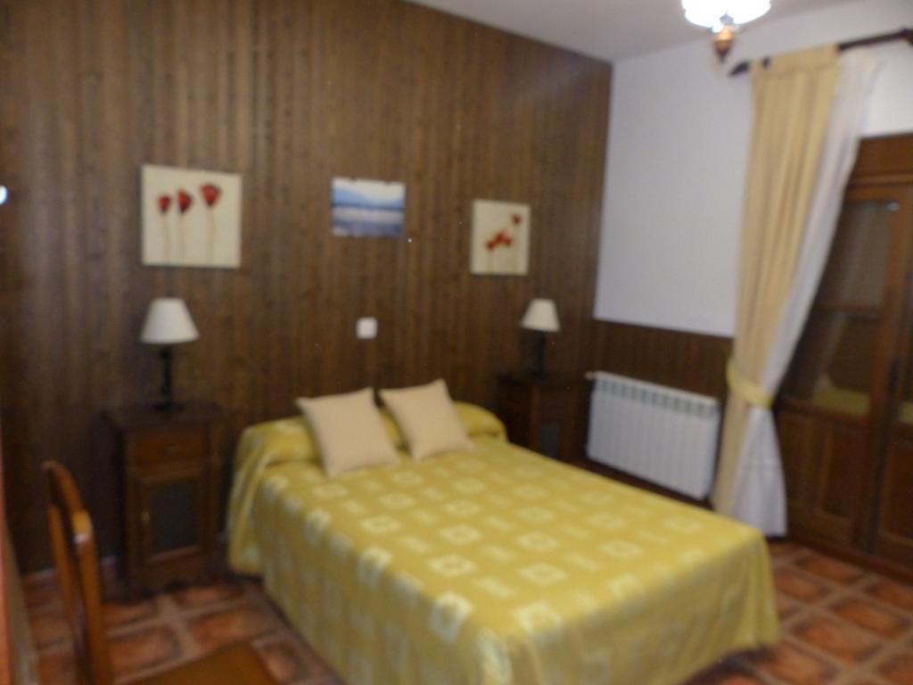 Torrejón el Rubio Casa Rural Pena Falcon מראה חיצוני תמונה