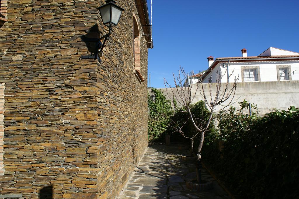 Torrejón el Rubio Casa Rural Pena Falcon מראה חיצוני תמונה