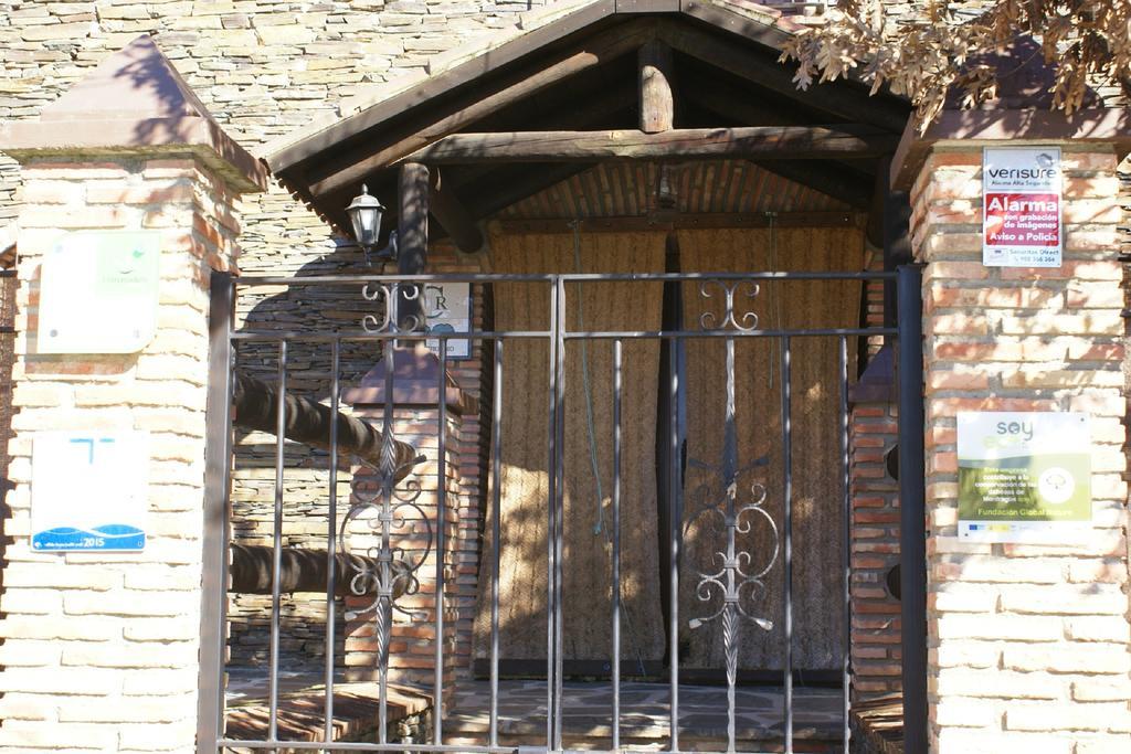 Torrejón el Rubio Casa Rural Pena Falcon מראה חיצוני תמונה