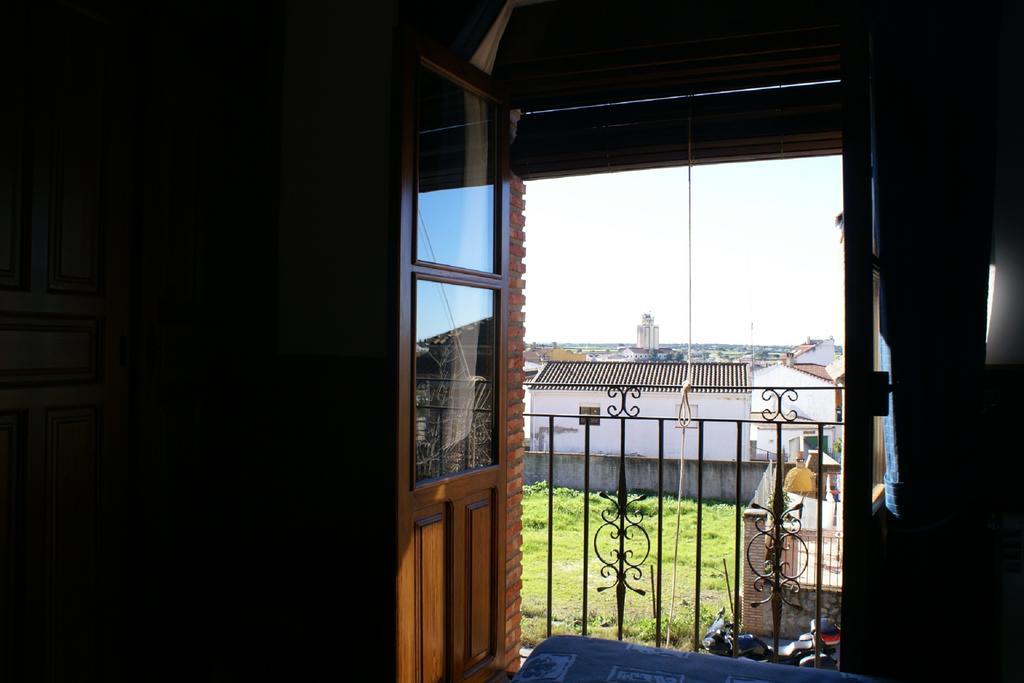 Torrejón el Rubio Casa Rural Pena Falcon מראה חיצוני תמונה