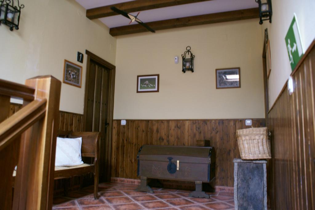 Torrejón el Rubio Casa Rural Pena Falcon מראה חיצוני תמונה
