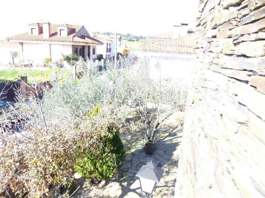 Torrejón el Rubio Casa Rural Pena Falcon מראה חיצוני תמונה