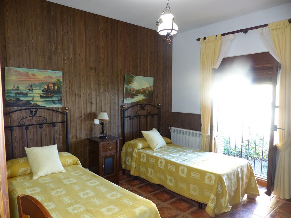 Torrejón el Rubio Casa Rural Pena Falcon מראה חיצוני תמונה