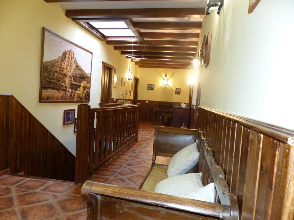 Torrejón el Rubio Casa Rural Pena Falcon מראה חיצוני תמונה