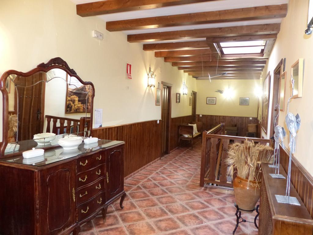 Torrejón el Rubio Casa Rural Pena Falcon מראה חיצוני תמונה