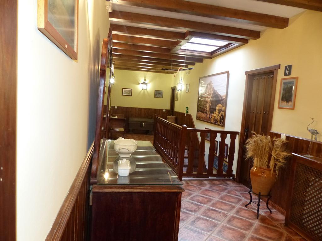Torrejón el Rubio Casa Rural Pena Falcon מראה חיצוני תמונה