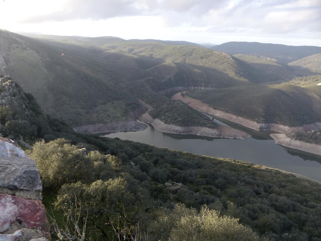 Torrejón el Rubio Casa Rural Pena Falcon מראה חיצוני תמונה