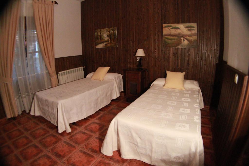 Torrejón el Rubio Casa Rural Pena Falcon מראה חיצוני תמונה
