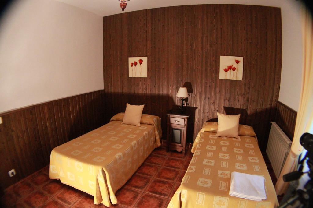 Torrejón el Rubio Casa Rural Pena Falcon מראה חיצוני תמונה