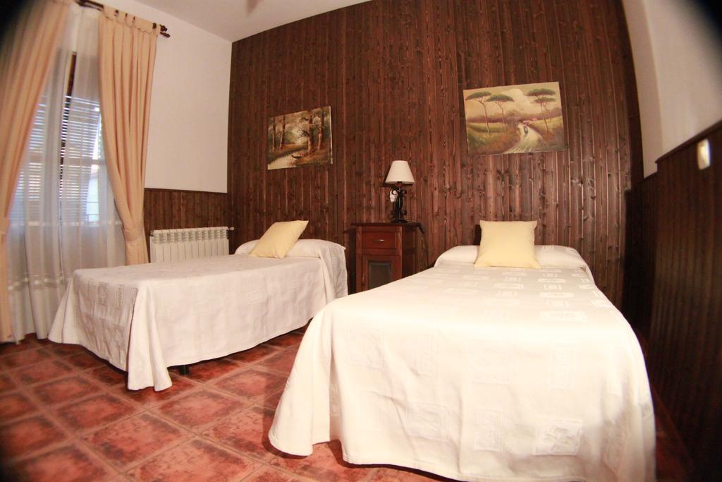 Torrejón el Rubio Casa Rural Pena Falcon מראה חיצוני תמונה