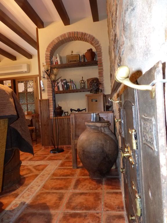 Torrejón el Rubio Casa Rural Pena Falcon מראה חיצוני תמונה