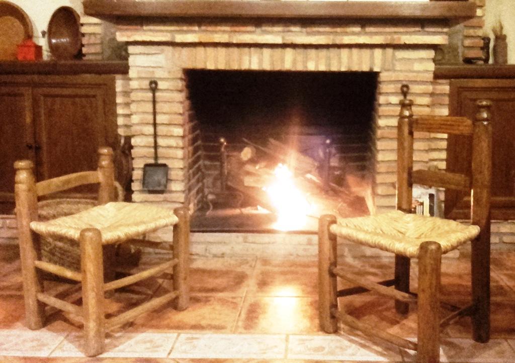 Torrejón el Rubio Casa Rural Pena Falcon מראה חיצוני תמונה