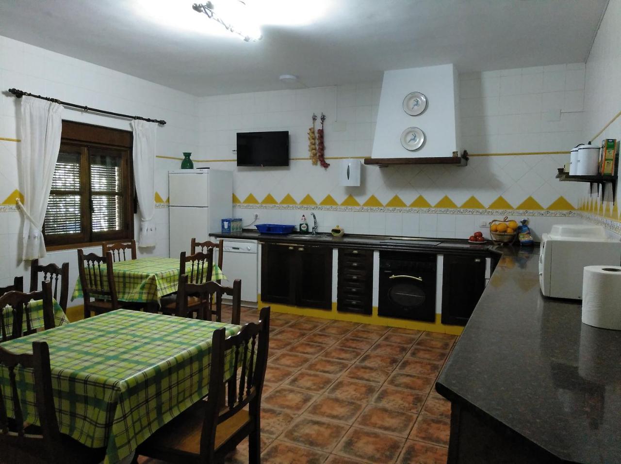 Torrejón el Rubio Casa Rural Pena Falcon מראה חיצוני תמונה