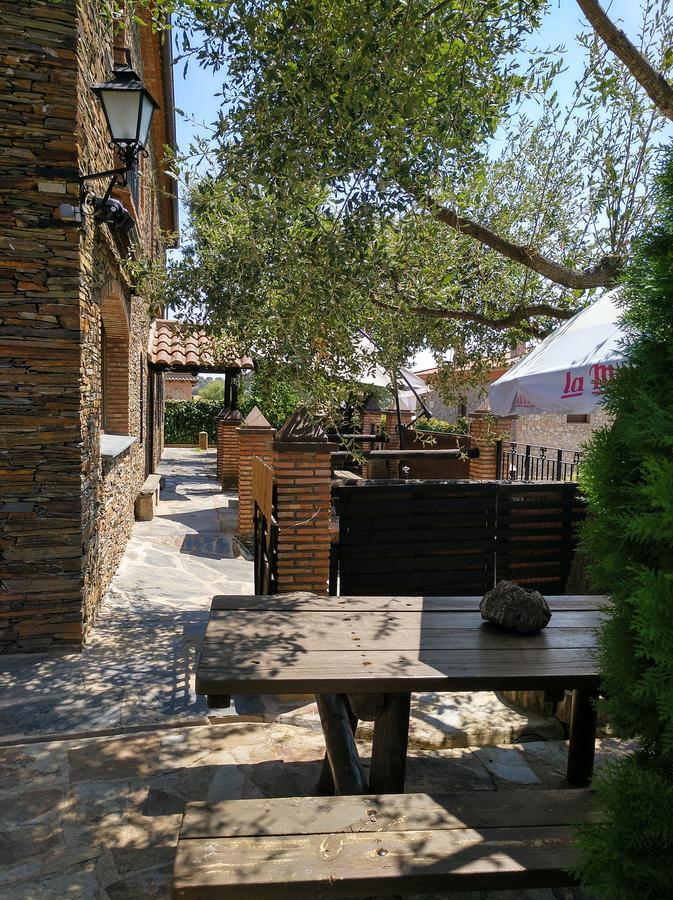 Torrejón el Rubio Casa Rural Pena Falcon מראה חיצוני תמונה