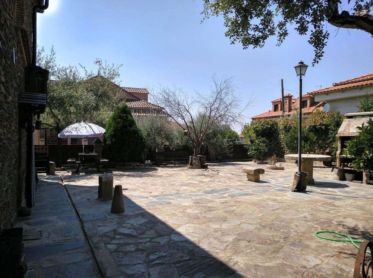 Torrejón el Rubio Casa Rural Pena Falcon מראה חיצוני תמונה