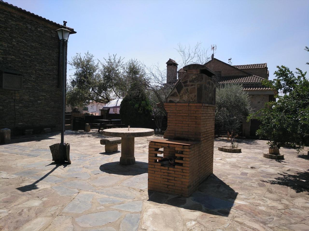 Torrejón el Rubio Casa Rural Pena Falcon מראה חיצוני תמונה