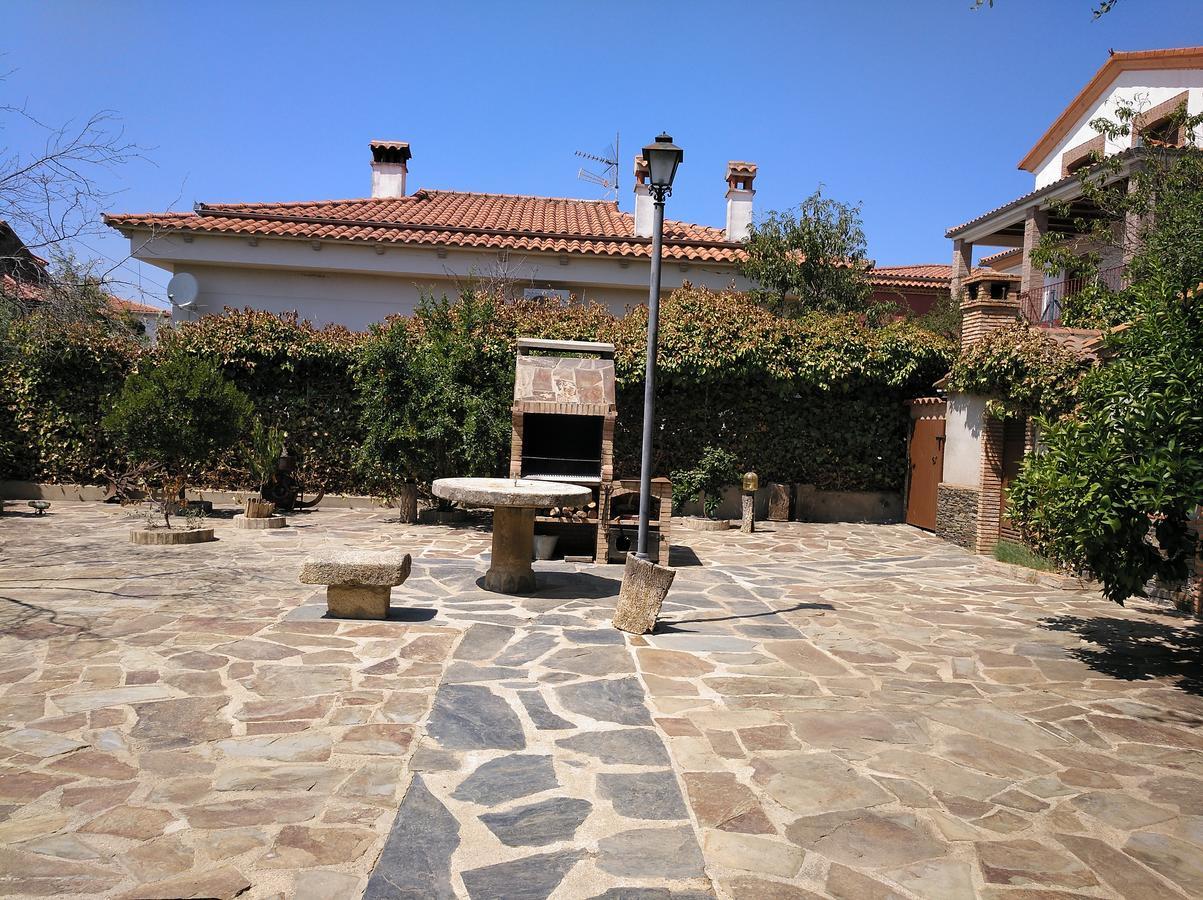 Torrejón el Rubio Casa Rural Pena Falcon מראה חיצוני תמונה